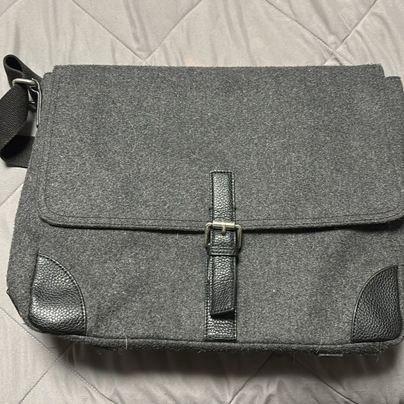 POTTERY BARN GRAY ESSEX FELT MESSENGER BACKPACK BAG - Picture 12 of 12